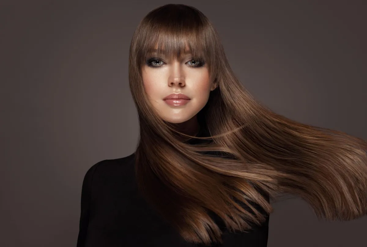 تسريحات شعر ناعمة وأنيقة تناسب إطلالتك بالعباية