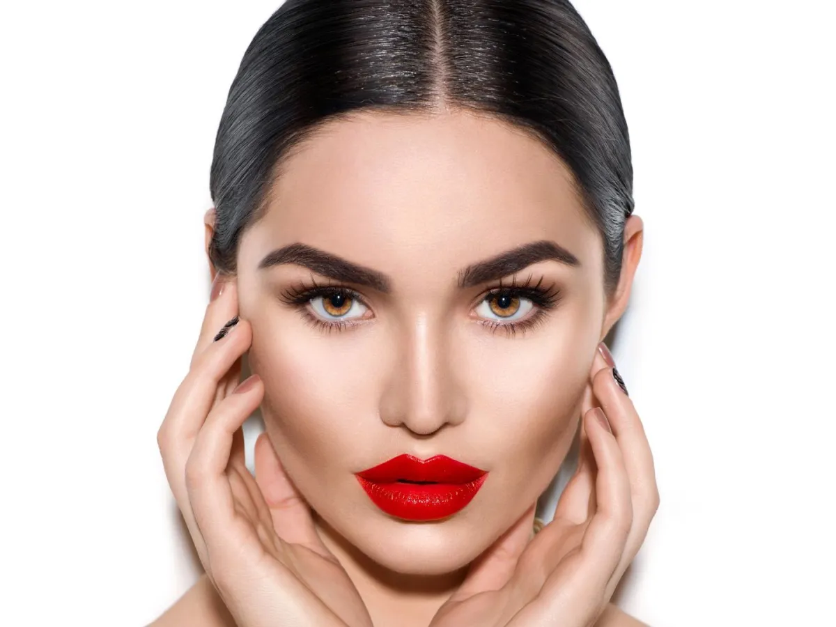 تكثيف الحواجب بالخلطات الطبيعية