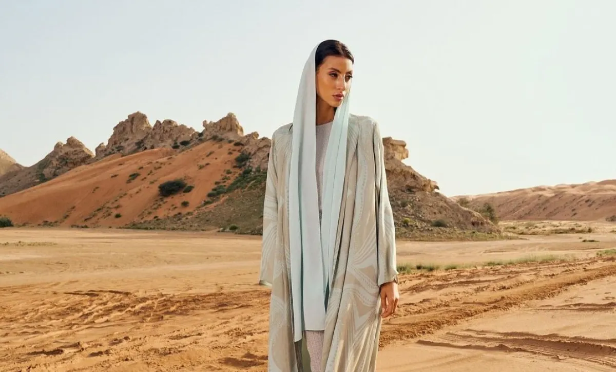 عباية حريرية من حصة الفلاسي- الصورة من حسابها على انستغرام