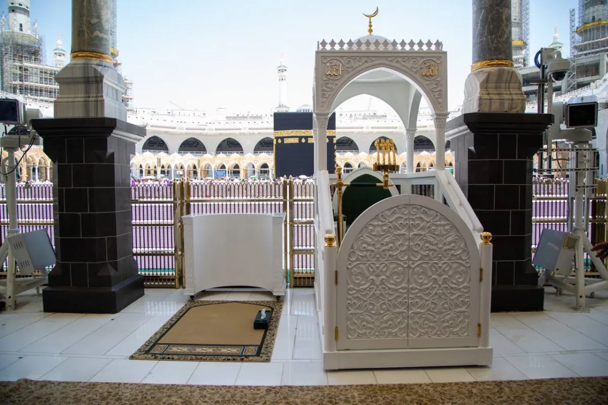 الاستعداد لإقامة صلاة الجمعة الرابعة والأخيرة في ‎رمضان 