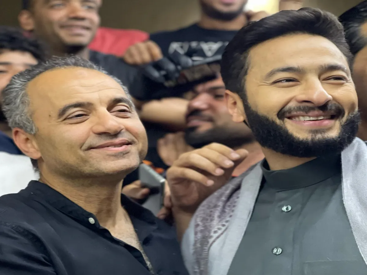 حمادة هلال والمخرج أحمد سمير فرج ن كواليس المداح 4- الصوة من حساب حمادة هلال على انستغرام
