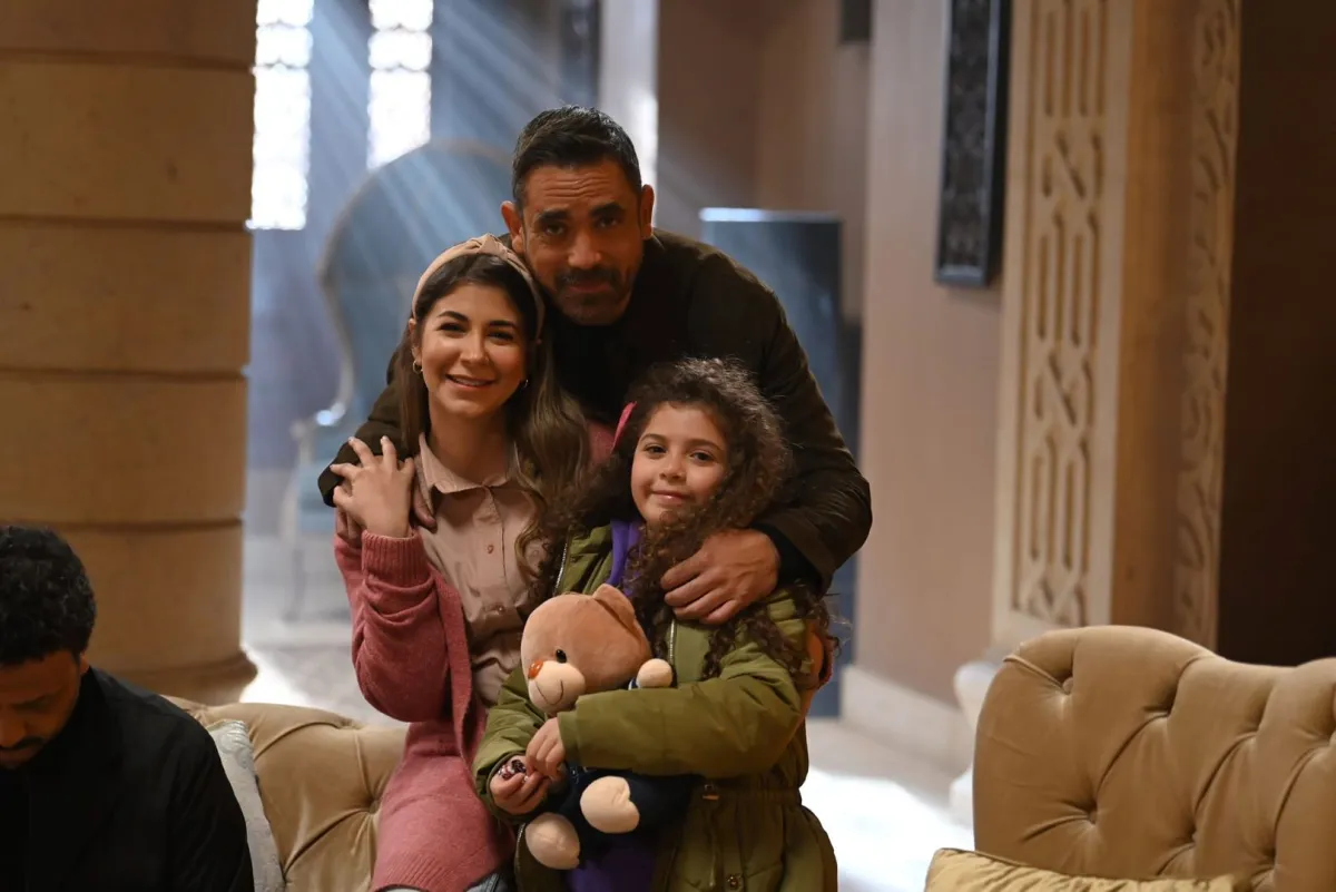 أمير كرارة وملك قورة من كواليس مسلسل بيت الرفاعي -الصوة من المكتب الإعلامي للشركة المتحدة للخدمات الإعلامية