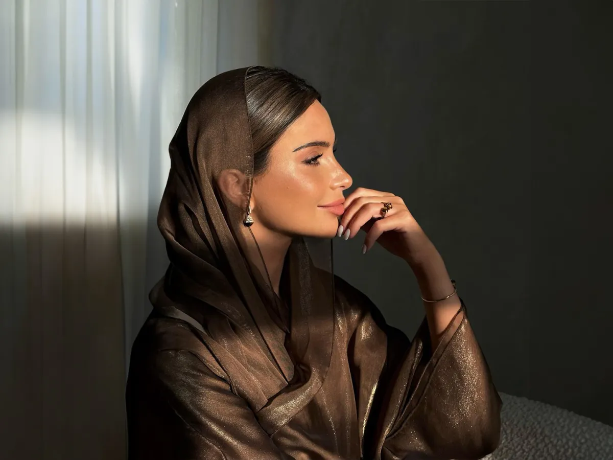 فاطمة حسام بمجوهرات ذهبية ناعمة