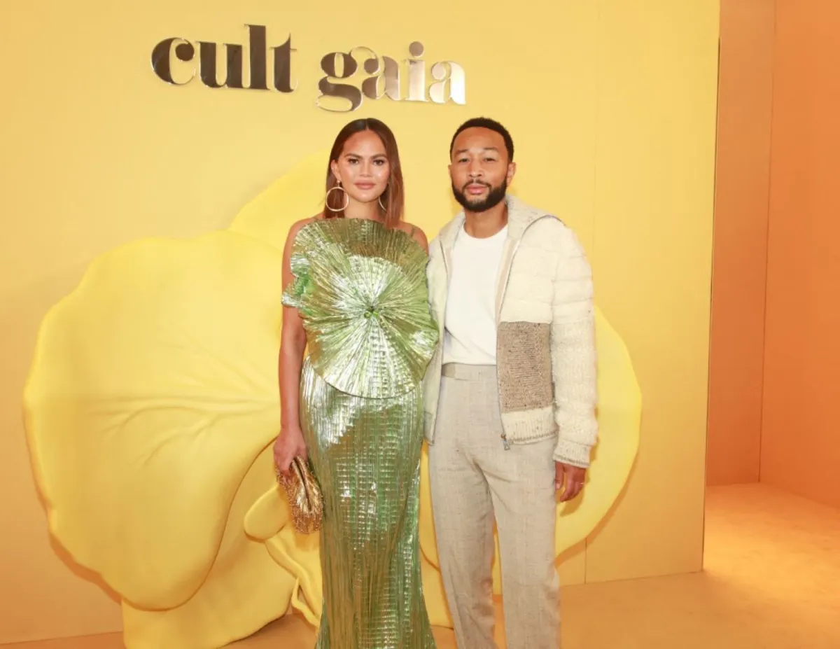 كريسي تيجن وجون ليجند في لوس أنجلوس، كاليفورنيا (Chrissy Teigen and John Legend in Los Angeles, California). مصدر الصورة:  Steven Simione/Getty Images/AFP