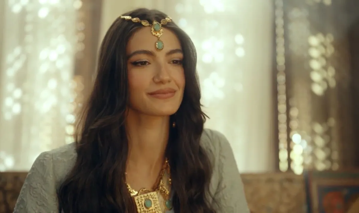 تارا عماد- الصورة من المركز الإعلامي للفنانة تارا عماد