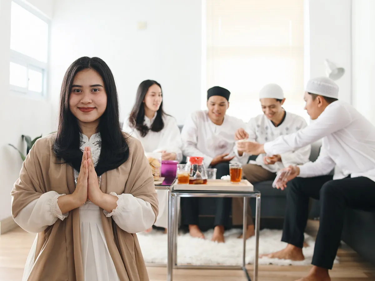 أسرة أندونيسية تحتفل بالعيد مع الجد