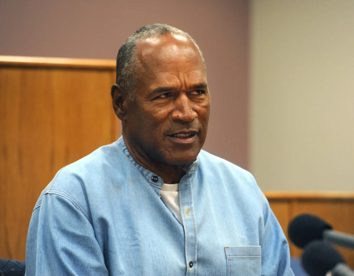 اللاعب أو جي سيمبسون O.J. Simpson في المحكمة (مصدر الصورة:  POOL / Getty Images North America / Getty Images via AFP)