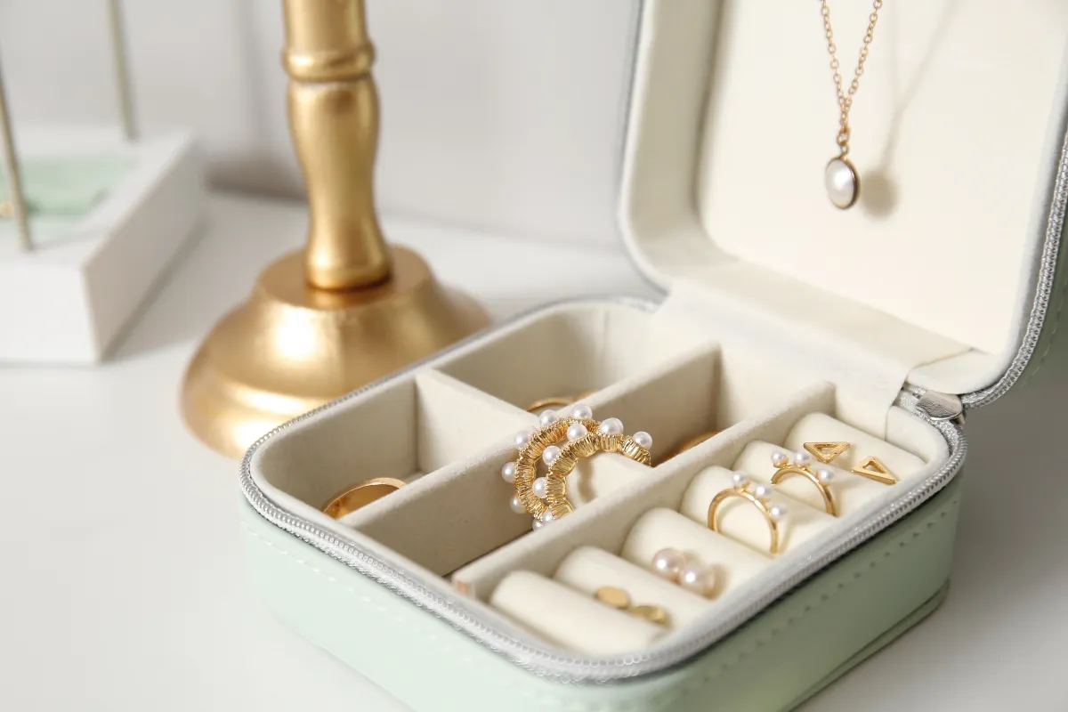 مجوهرات من الذهب