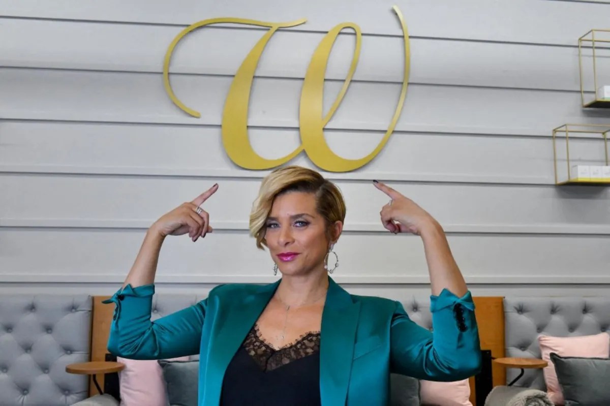 روبين ديكسون في الافتتاح الكبير لـDSW لـW Nail Bar (Robyn Dixon at the DSW Grand Opening of W Nail Bar). مصدر الصورة: Larry French/Getty Images for DSW and W Nail Bar/AFP