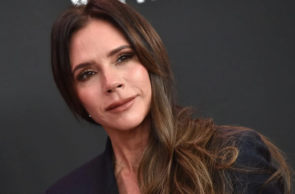 فيكتوريا بيكهام في مسرح بروين، في لوس أنجلوس، كاليفورنيا (Victoria Beckham at the Bruin Theatre, in Los Angeles, California). مصدر الصورة: LISA O'CONNOR / AFP