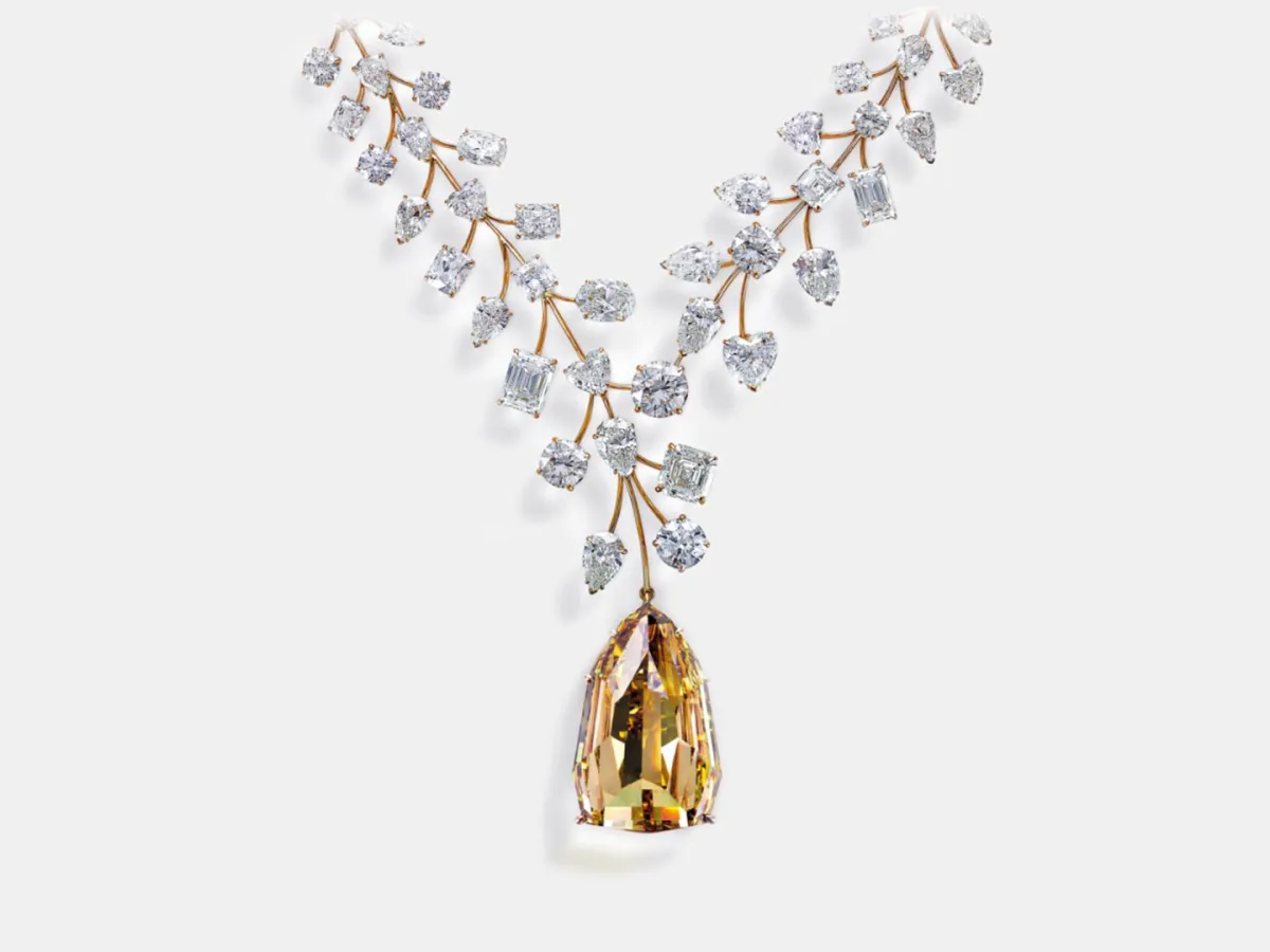  عقد L'Incomparable  من مجوهرات معوض