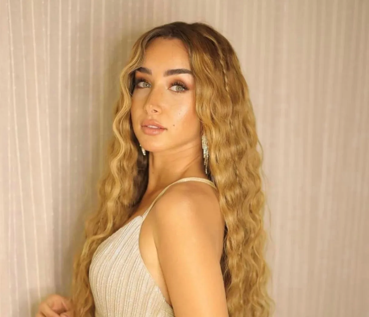 هنا الزاهد - الصورة من حسابها الرسمي على الفيس بوك