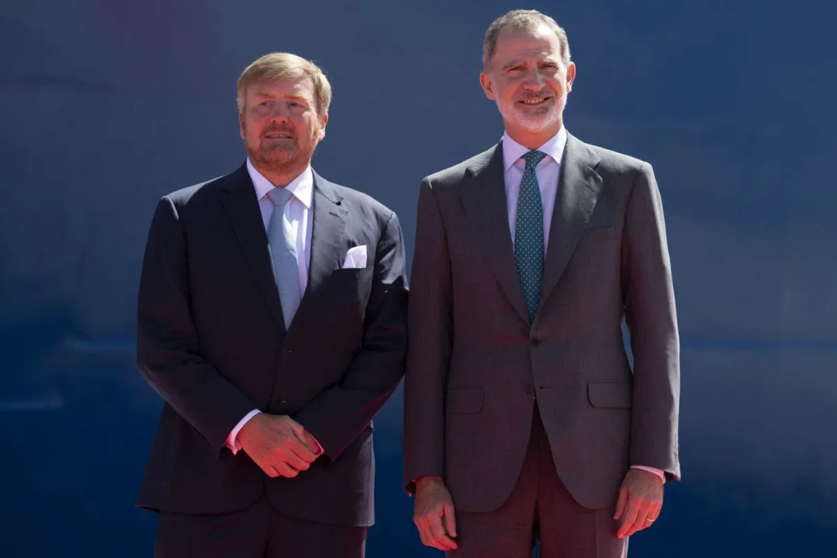 الملك فيليبي السادس والملك ويليم ألكسندر في الجزيرة الخضراء (King Felipe VI and King Willem-Alexander in Algeciras). مصدر الصورة: JORGE GUERRERO / AFP