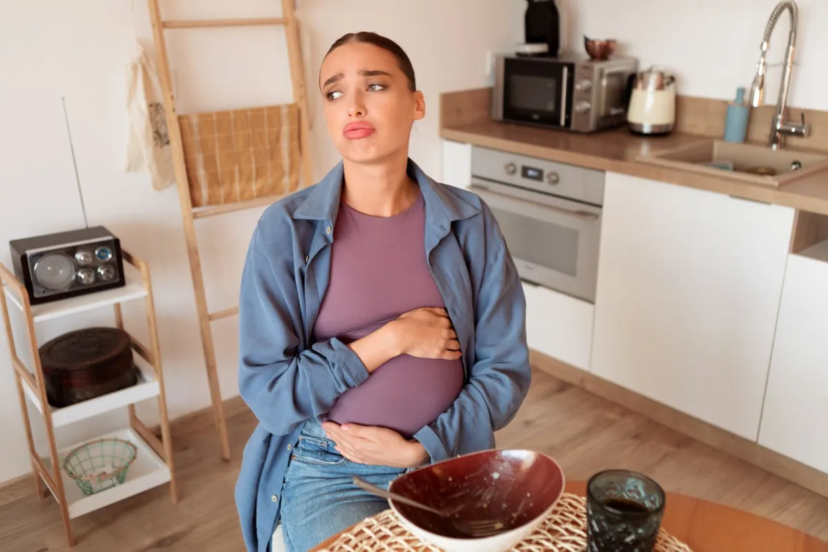 صورة امرأة تعاني من الإمساك