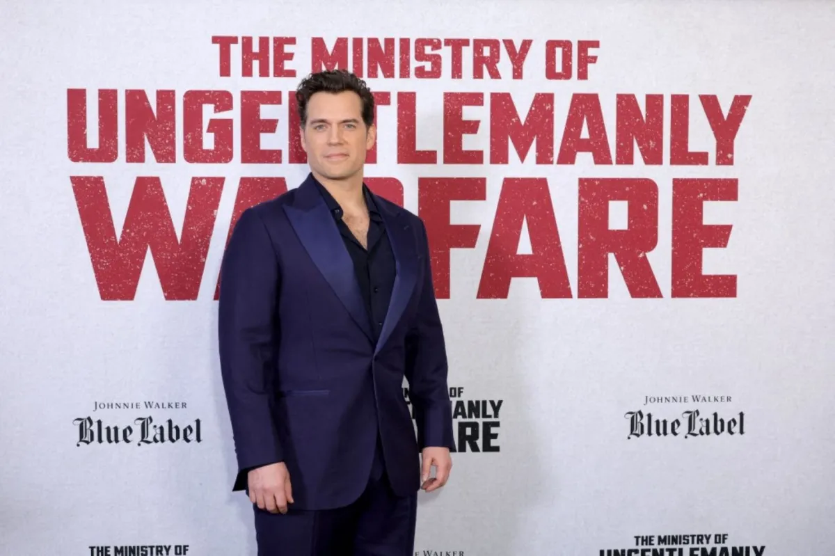 هنري كافيل في العرض الأول لفيلم The Ministry Of Ungentlemanly Warfare في نيويورك في مسرح AMC Lincoln Square في مدينة نيويورك (Henry Cavill attends the "The Ministry Of Ungentlemanly Warfare" New York Premiere at AMC Lincoln Square Theater in New York City). مصدر الصورة: Michael Loccisano/Getty Images/AFP