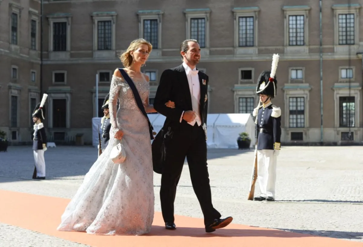 الأمير اليوناني نيكولاوس وزوجته تاتيانا في قصر أستوكهولم (Prince Nikolaos of Greece and Tatiana at Stockholm Palace). مصدر الصورة: AFP PHOTO / JONATHAN NACKSTRAND