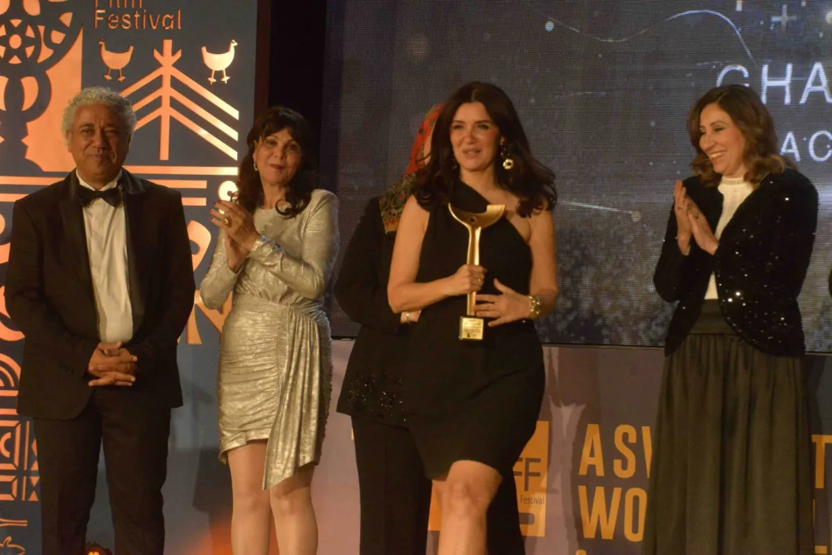 تكريم غادة عادل - الصورة من المركز الإعلامي لمهرجان أسوان