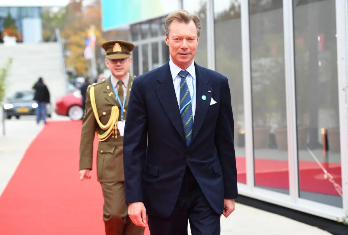 هنري دوق لوكسمبورغ الأكبر في بون غرب ألمانيا (Henri, Grand Duke of Luxembourg in Bonn, western Germany). مصدر الصورة: Patrik STOLLARZ / AFP