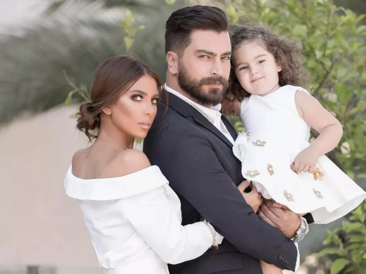 معتصم النهار وزوجته وابنته - الصورة من جلسة تصوير خاصة لـ سيدتي