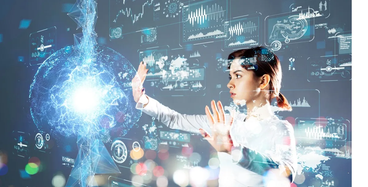 صورة تعبيرية لفتاة أمام الشاشة 