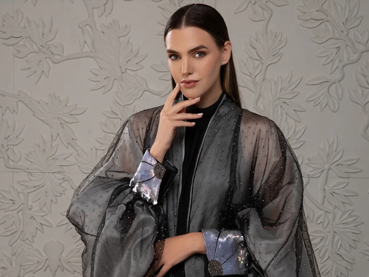 عباية بأكمام منفوخة- الصورة من إنستغرام ماركة Debaj Collection