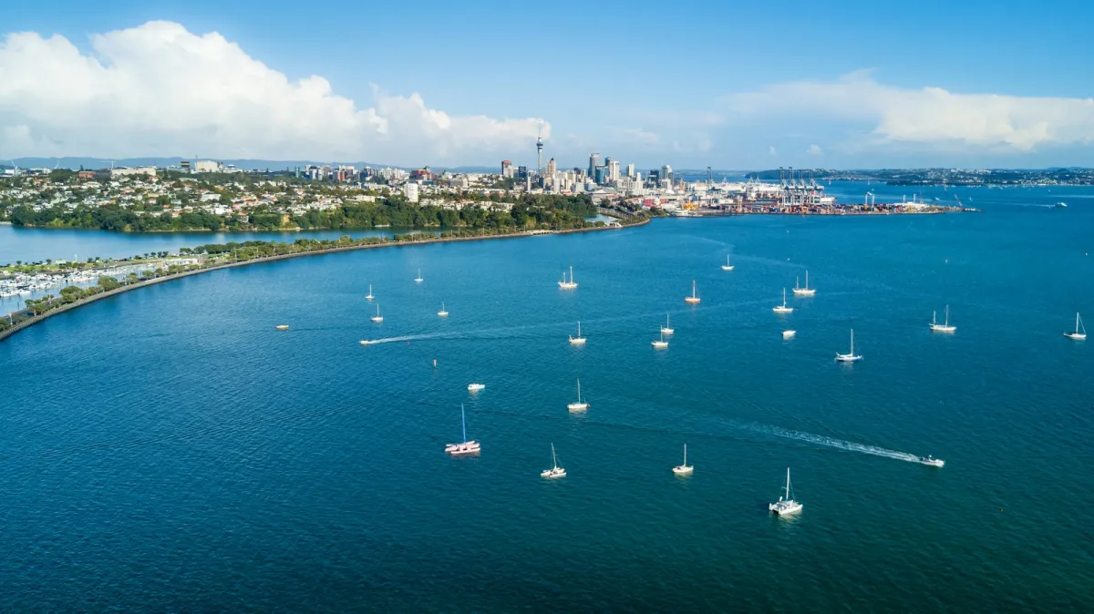 أوكلاند هي أكبر مدينة في نيوزيلندا