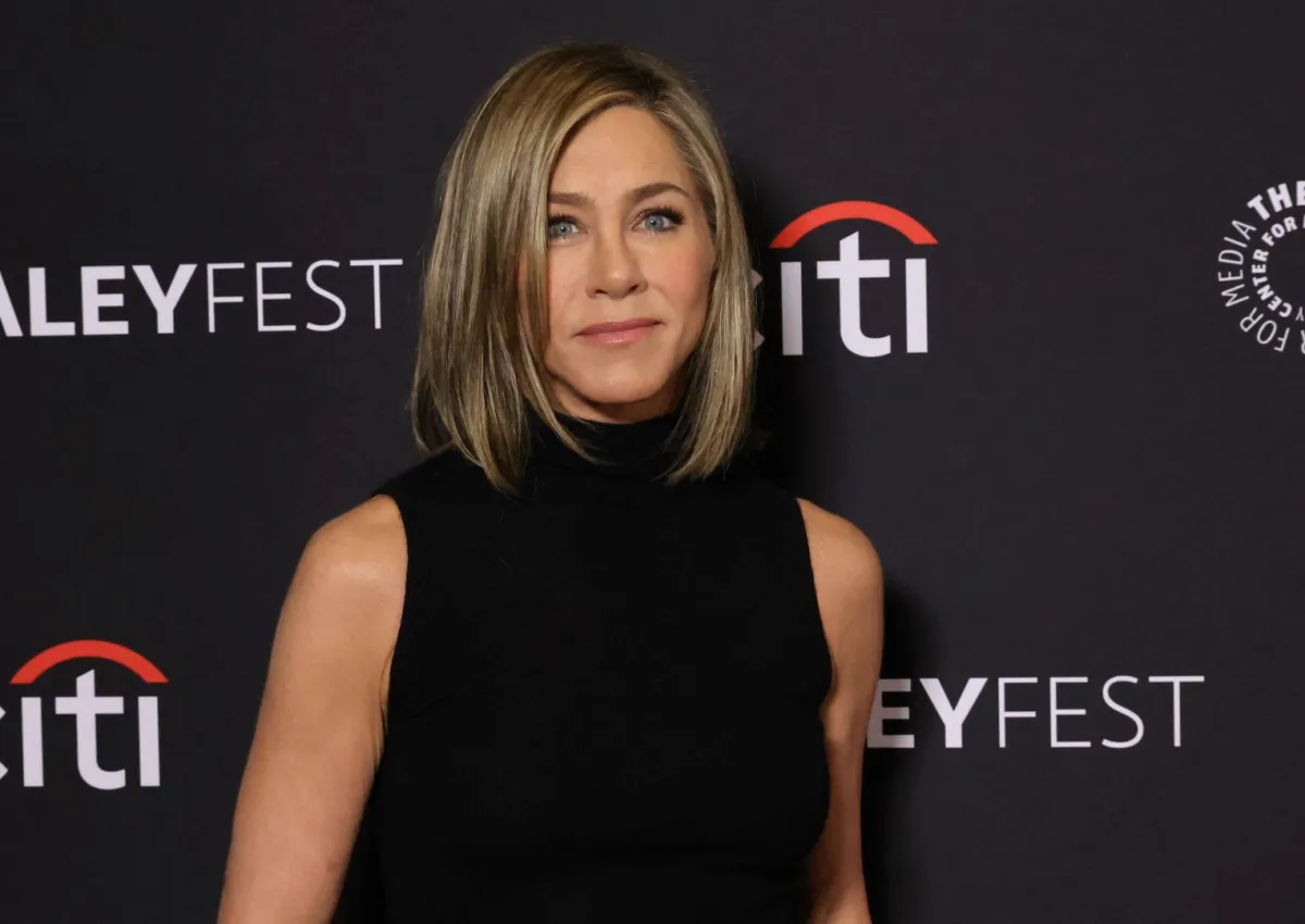 جينيفر أنيستون في PaleyFest LA 2024 في هوليوود، كاليفورنيا (Jennifer Aniston at PaleyFest LA 2024 in Hollywood, California). مصدر الصورة: Kevin Winter/Getty Images/AFP