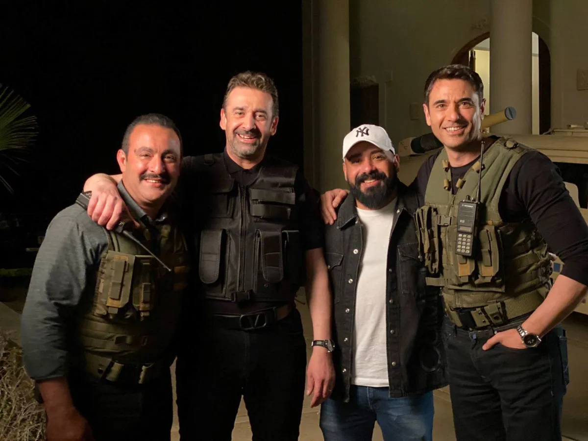 أحمد السقا وكريم عبد العزيز وأحمد عز من كواليس مسلسل الاختيار 3 - الصورة من صفحة كريم عبد العزيز على الفيسبوك