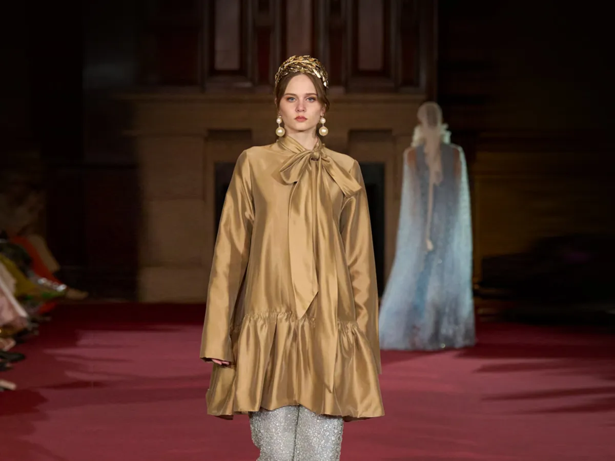 بلوزة من إيفان غوناوان Ivan Gunawan - الصورة من Launchmetrics/Spotlight ©