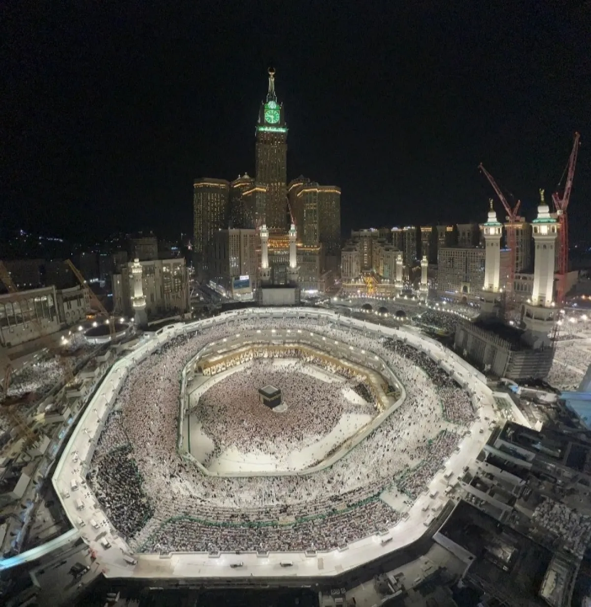 الملايين بالمسجد الحرام ليلة 27 رمضان - الصورة من واس 