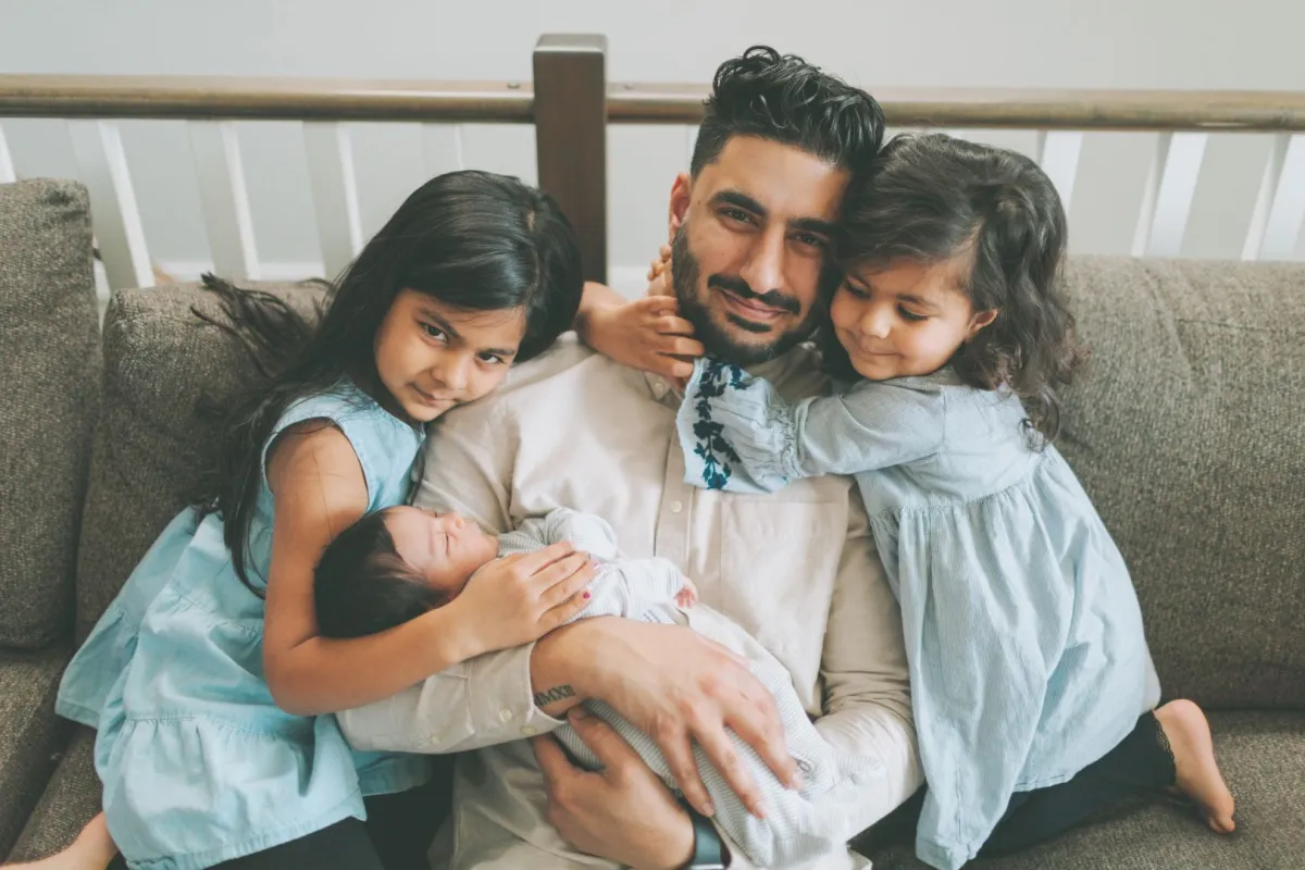 صورة أب واطفاله