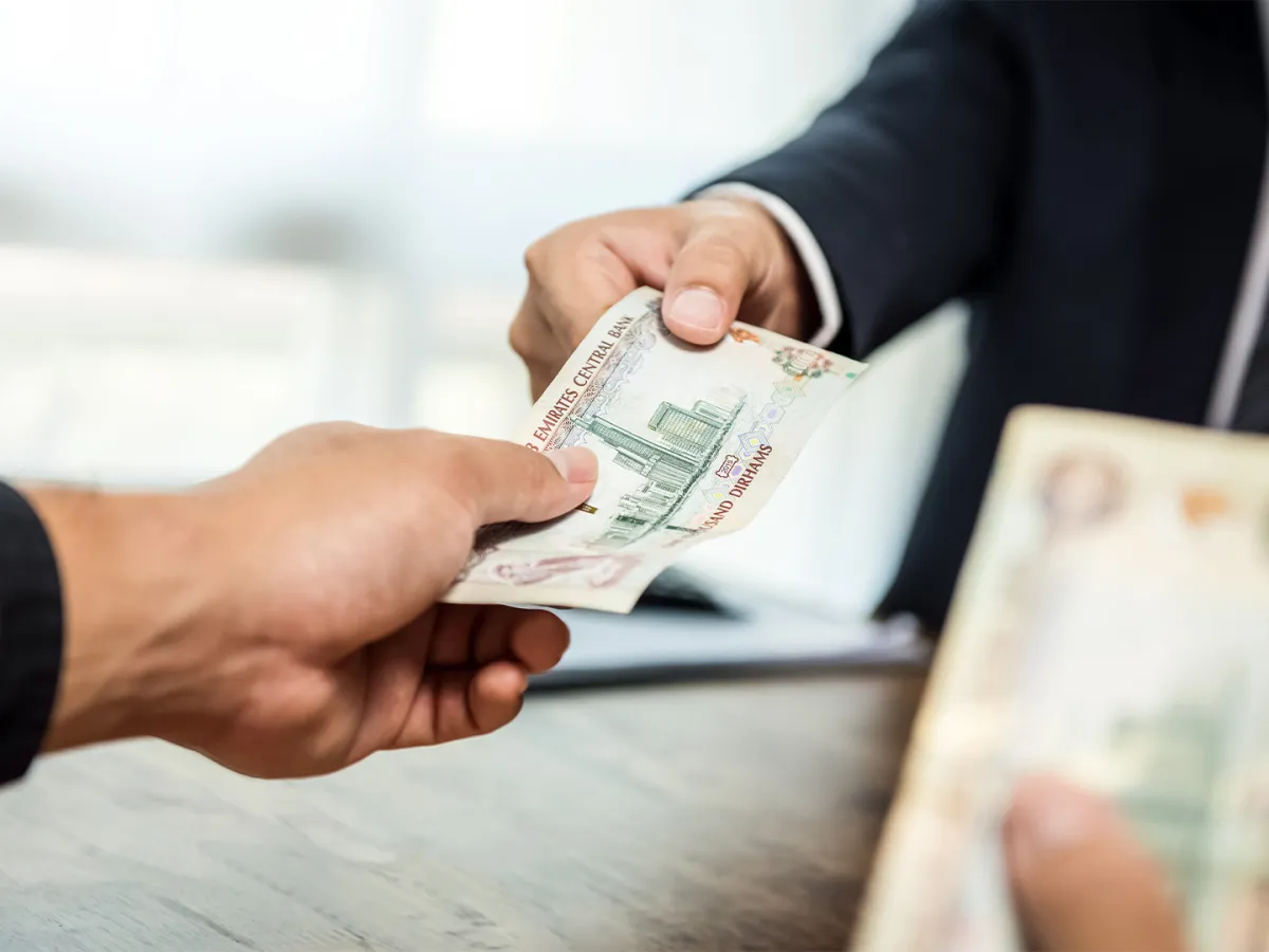 تفسير حلم أخذ المال من شخص معروف 