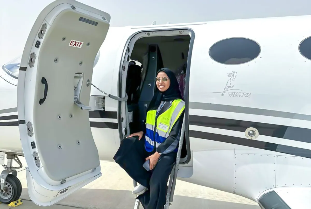 رهف الجديعي طبيبة أسنان وأول كابتن طائرة تحلق بالطائرة من  نادي الطيران الرس