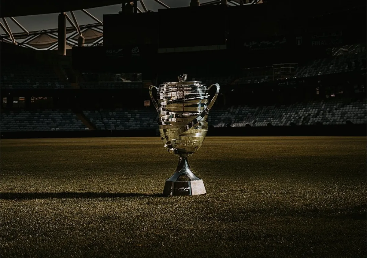 الكشف عن التصميم الجديد لـ  كأس رئيس الدولة الإماراتي - الصورة من حساب اتحاد الإمارات لكرة القدم على إكس