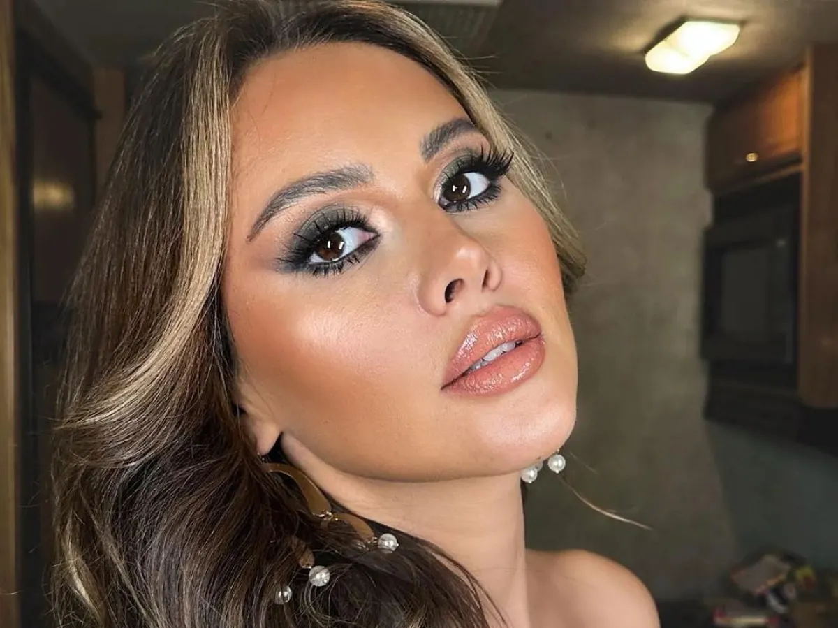 إطلالات جمالية من العروس ياسمين رئيس