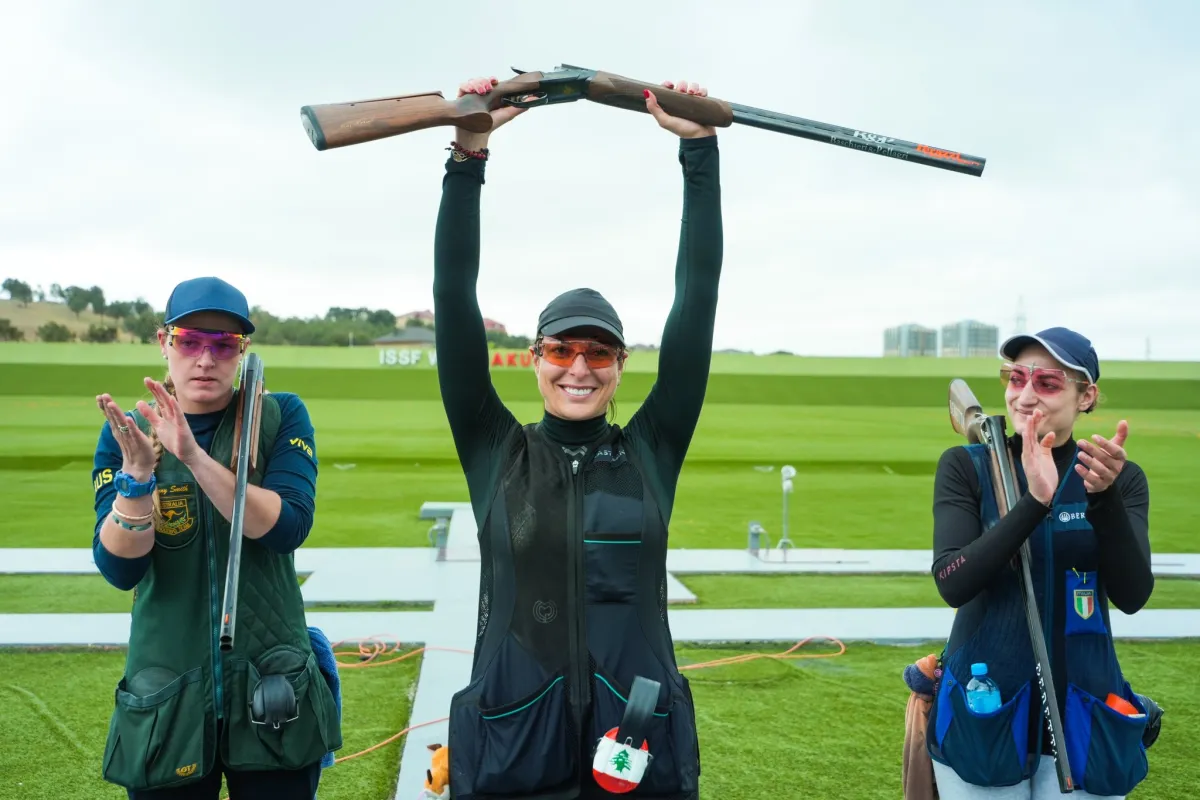 راي باسيل تحصد الذهبية في كأس العالم للرماية بباكو – الصورة من حساب الاتحاد الدولي للرماية ISSF على منصة إكس 