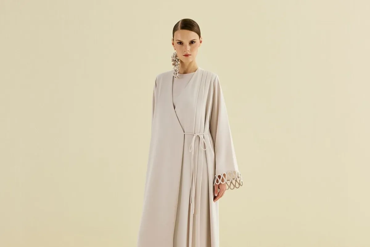 عباية تخفي البطن ماركة Anatomi - الصورة من إنستغرام العلامة