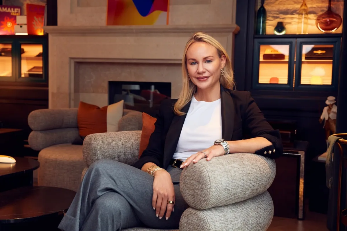 المصممة كيت إنستون 