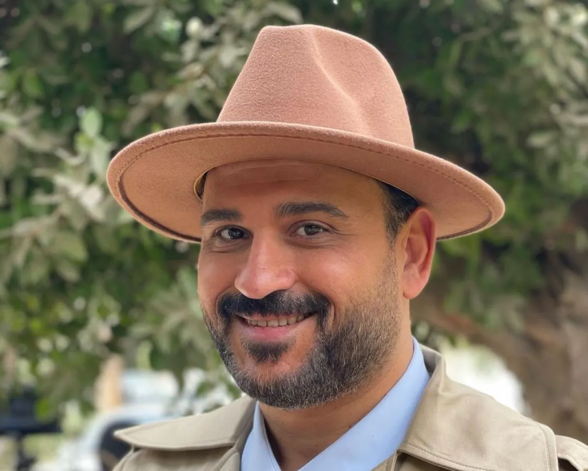 أكرم حسني -الصورة من صفحته الرسمية على إنستغرام