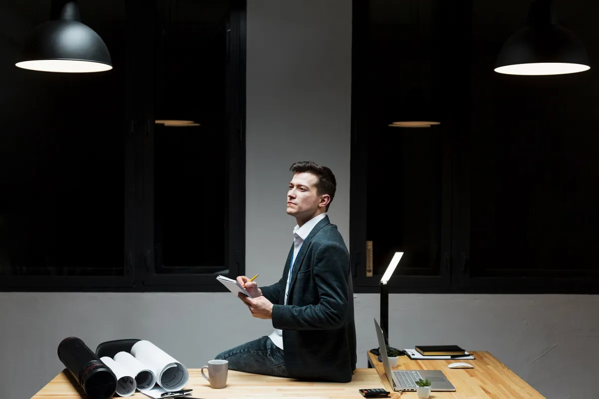 دور القيادة الكاريزمية في بناء الثقة والإلهام داخل الفريق