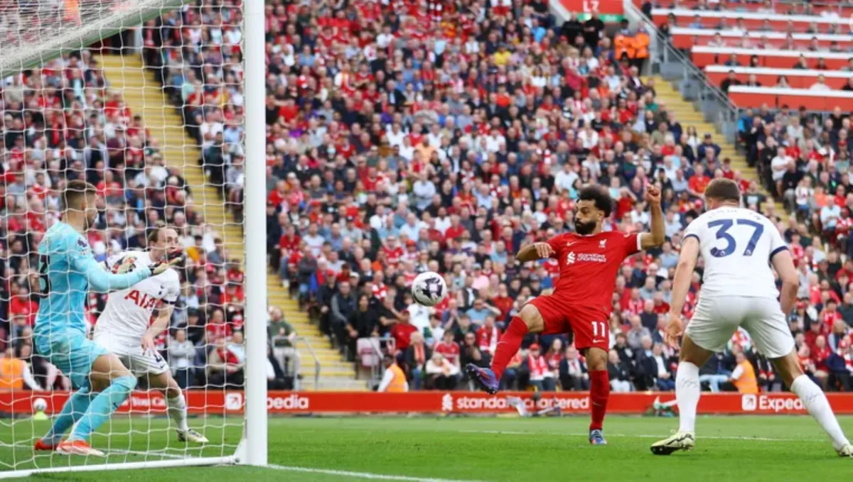 لقب برجل المباراة.. صلاح يتألق ويقود ليفربول لانتصار برباعية