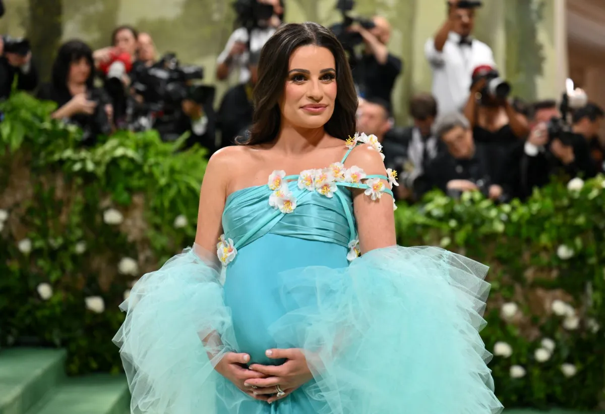 ليا ميشيل تصل لحضور حفل Met Gala لعام 2024 في متحف متروبوليتان للفنون في نيويورك (Lea Michele arrives for the 2024 Met Gala at the Metropolitan Museum of Art in New York). مصدر الصورة: Angela WEISS / AFP