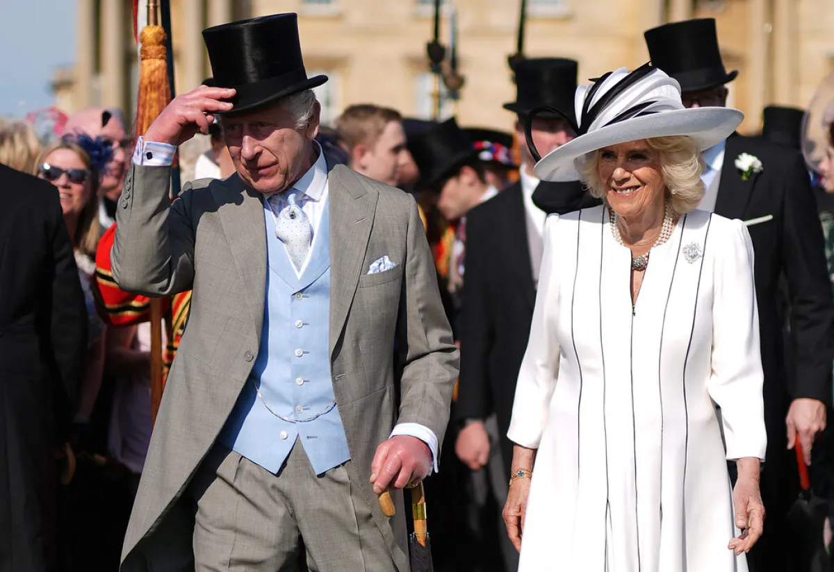 الملك تشارلز والملكة كاميلا  King Charles III and Britain's Queen Camilla في أول حفل بالحديقة لهذا العام (مصدر الصورة: Jordan Pettitt / POOL / AFP)