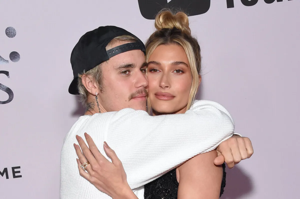 هايلي وجاستن بيبر Justin Bieber and Hailey Bieber في لوس أنجليس عام 2020 (مصدر الصورة:  AFP / Lisa O'CONNOR)