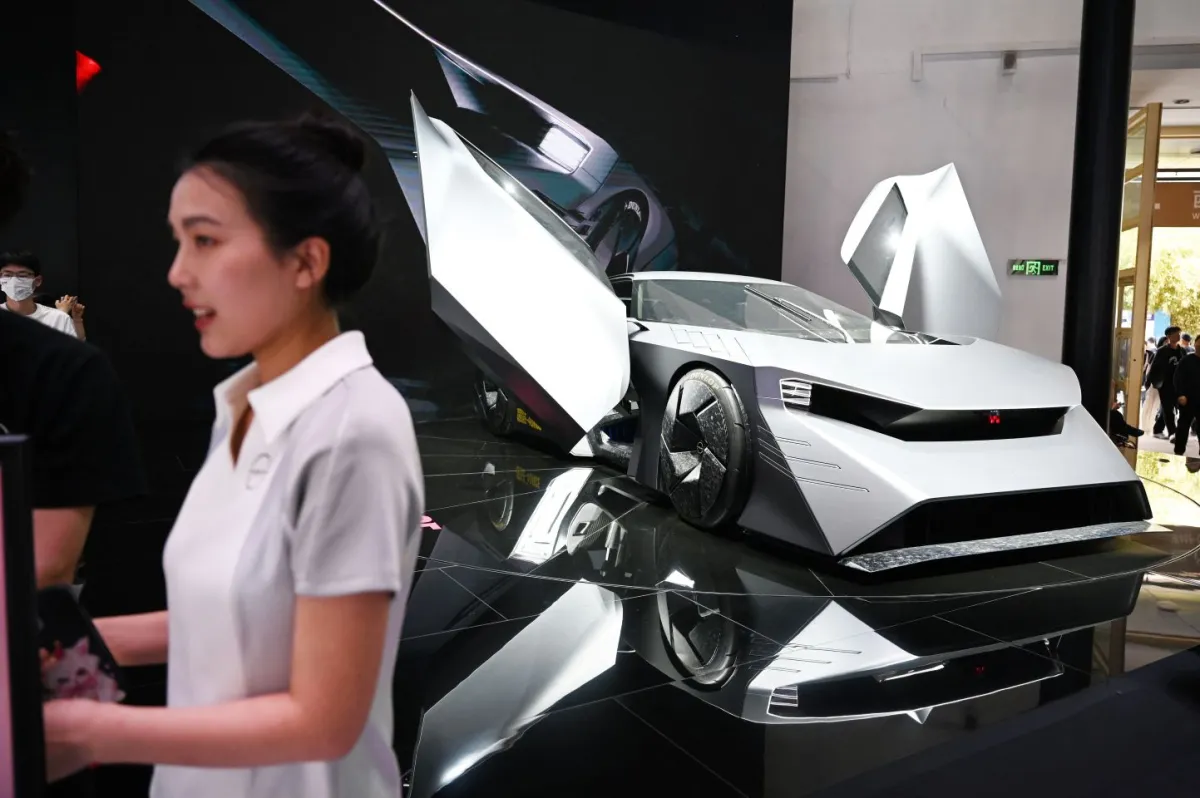 Nissan Hyper Force معرض بكين للسيارات . (Photo by GREG BAKER / AFP)
