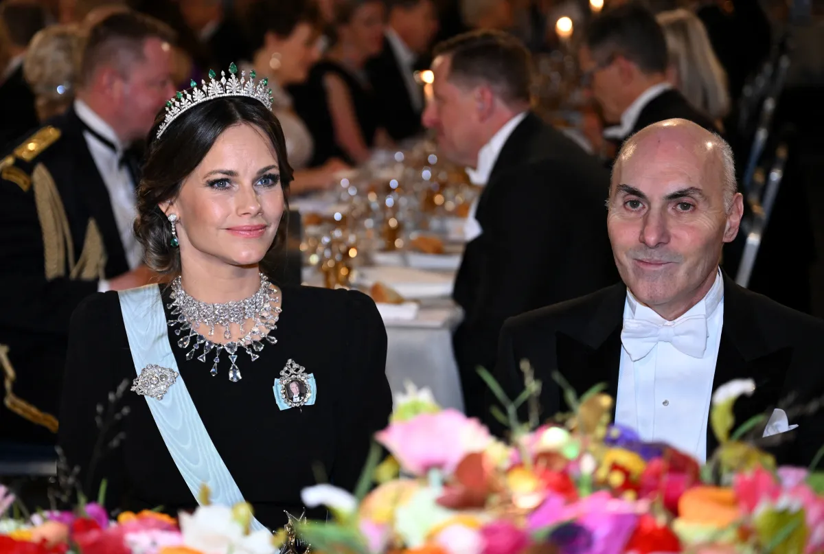 الأميرة صوفيا ترتدي تاج النخيل المرصع بالزمرد 