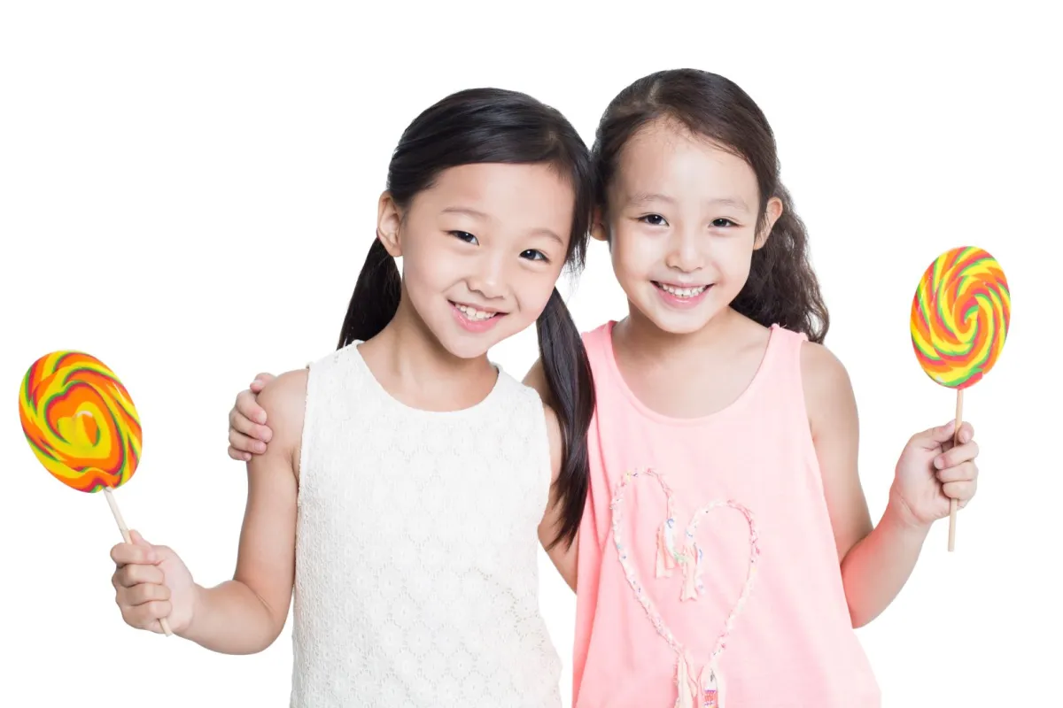 صورة فتاتين