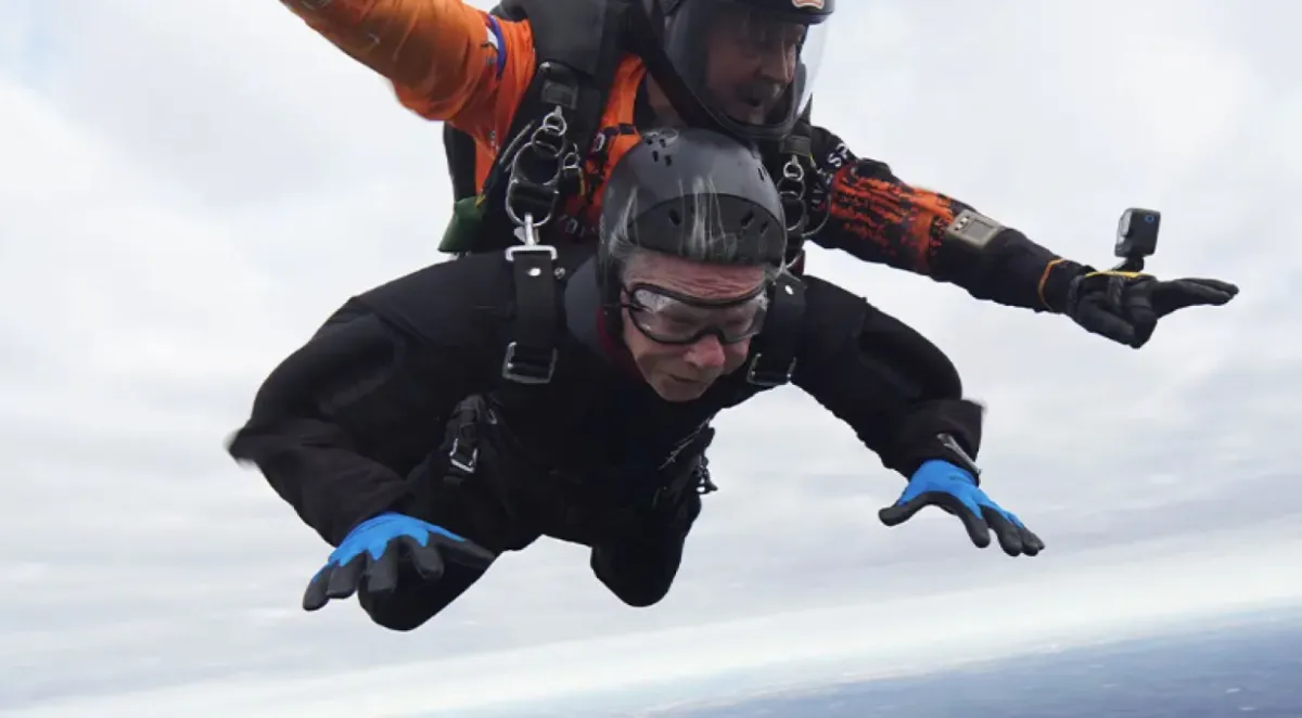 القفز بالمظلة