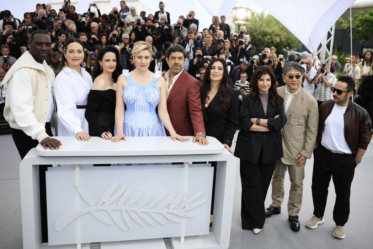 أعضاء لجنة تحكيم مهرجان كان السينمائي الـ77 Members of the Jury of the 77th Cannes Film Festival (مصدر الصورة: Valery HACHE / AFP)
