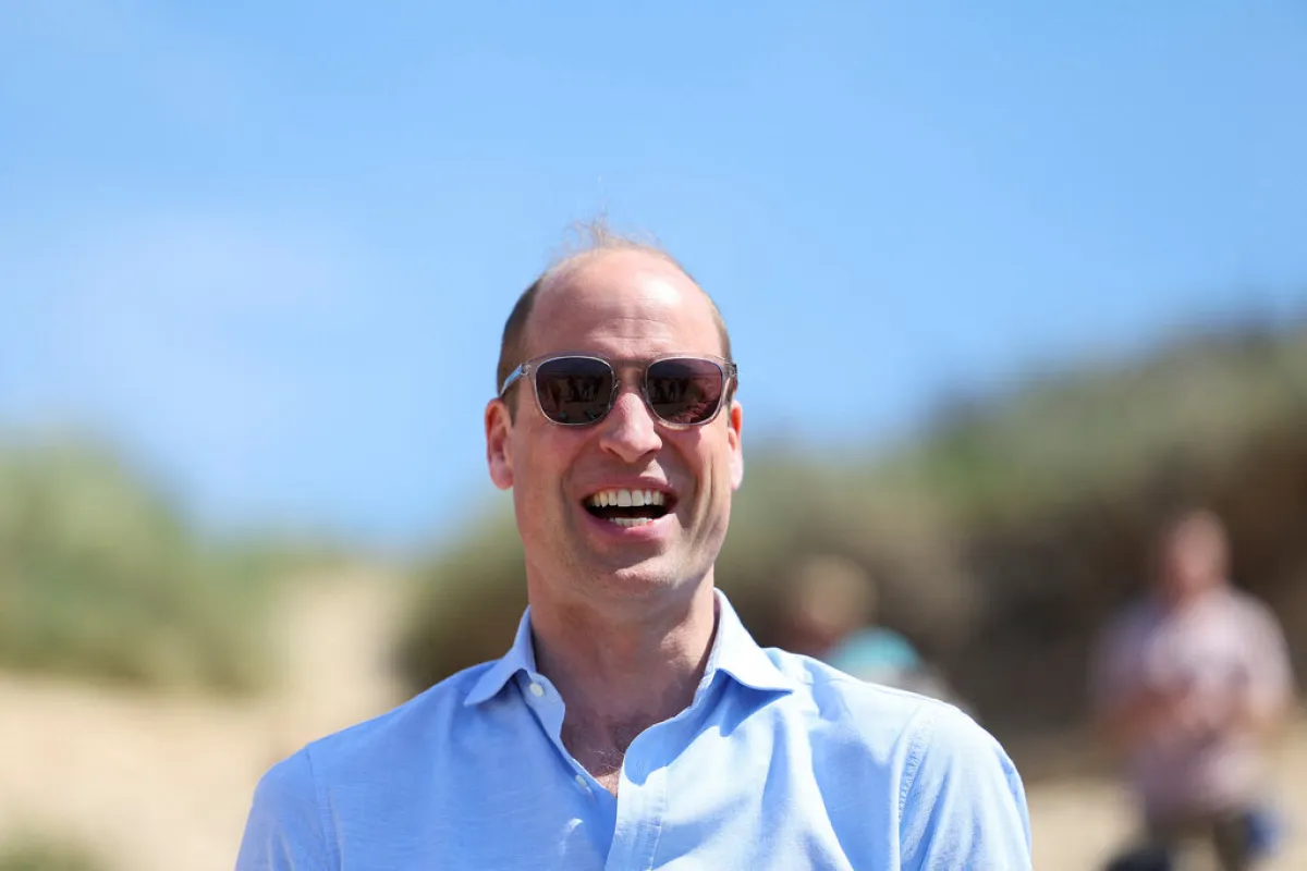 الأمير ويليام Prince William على شاطئ فيسترال في نيوكواي في كورنوال، جنوب غرب إنجلترا (مصدر الصورة: Toby Melville / POOL / AFP)